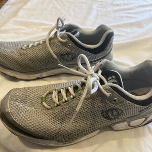 Pearl Izumi Gray Sneakers with White Laces